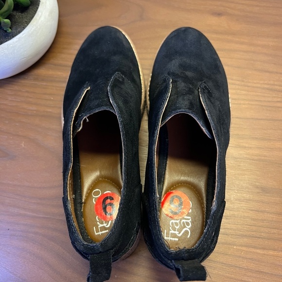 Black suede Franco‎ Sarto slip-on ankle boot size 6. - Picture 3 of 8